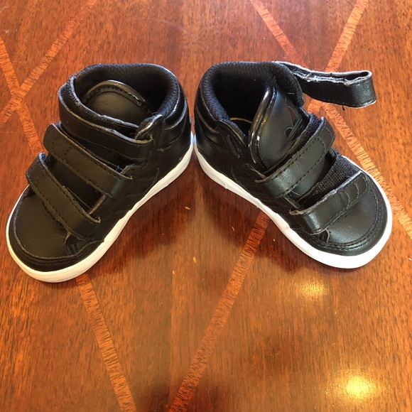 5 pairs infants sneakers, 2 adidas 3 Nike all very gently used - Picture 4 of 16